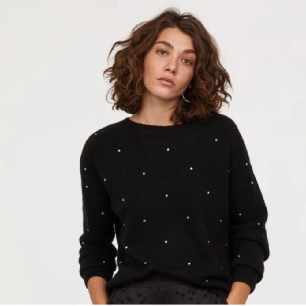 H&M Black Pearl Embellished Sweater Size M
New With Tags - Picture 1 of 12